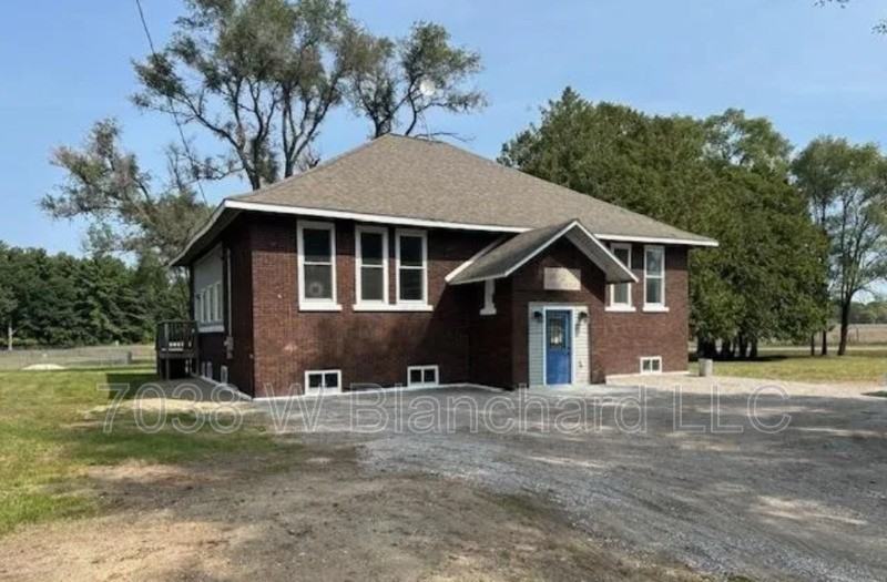 7038 W Blanchard Rd - Photo 2 of 19