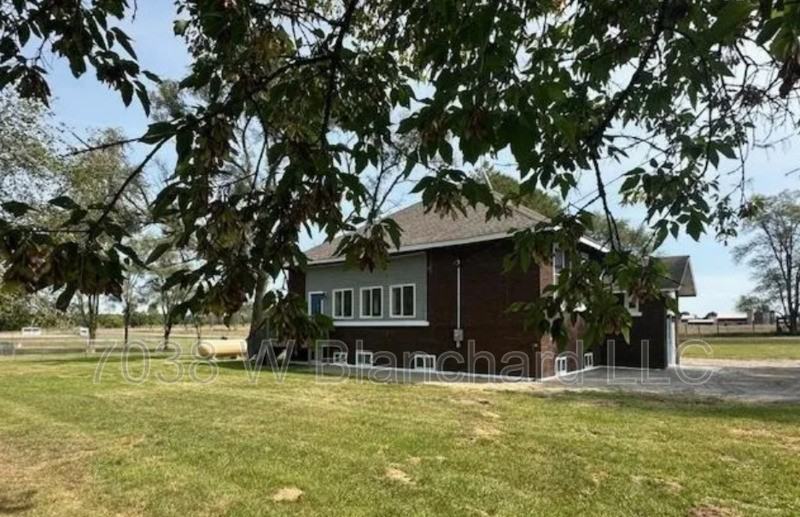 7038 W Blanchard Rd - Photo 3 of 19