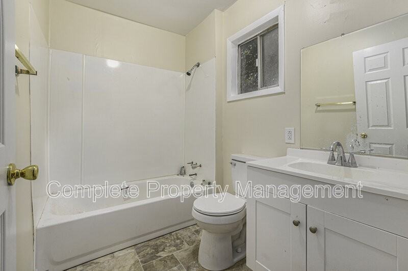 18 Center St - Photo 3 of 11