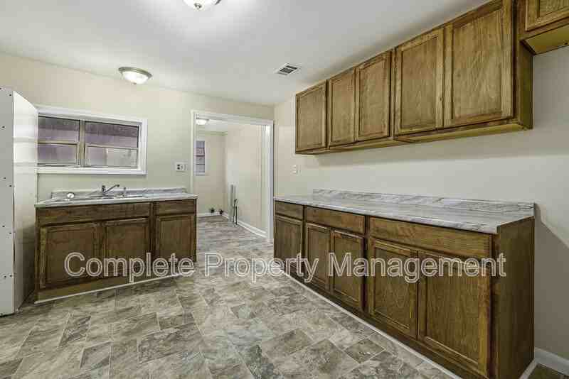 18 Center St - Photo 6 of 11