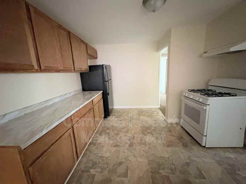 18 Center St - Photo 7 of 11