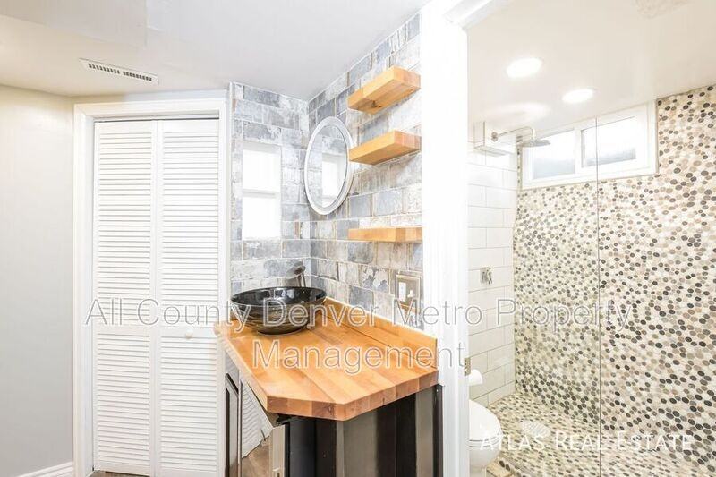 661 Stuart St - Photo 5 of 18