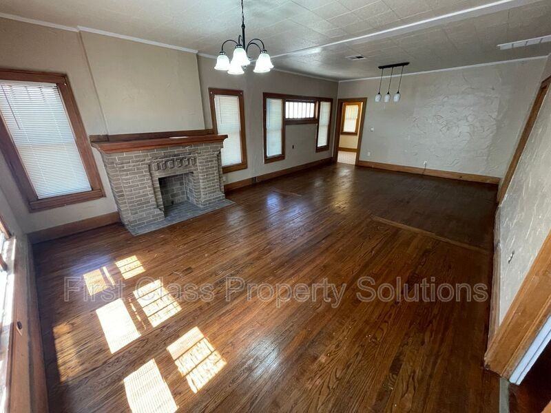 121 Northwest 29th Street - Photo 3 of 16