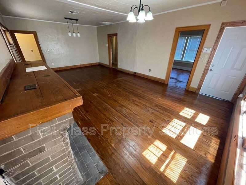 121 Northwest 29th Street - Photo 4 of 16