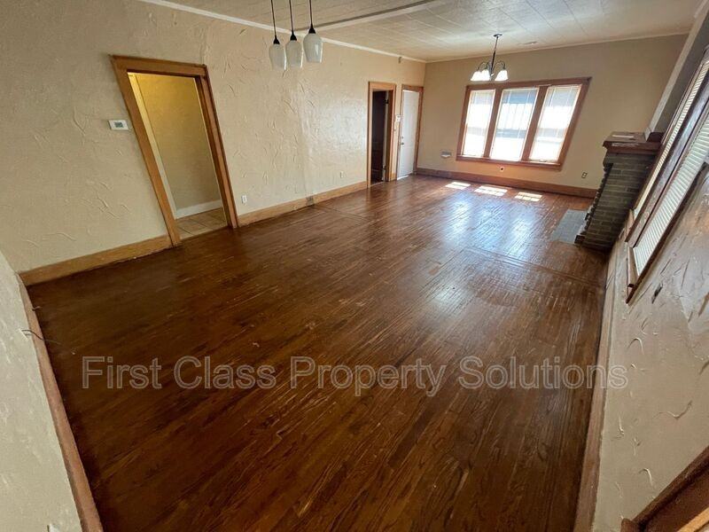 121 Northwest 29th Street - Photo 5 of 16