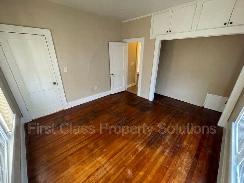 121 Northwest 29th Street - Photo 6 of 16