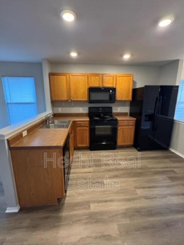 12309 Drummond Dr - Photo 3 of 10