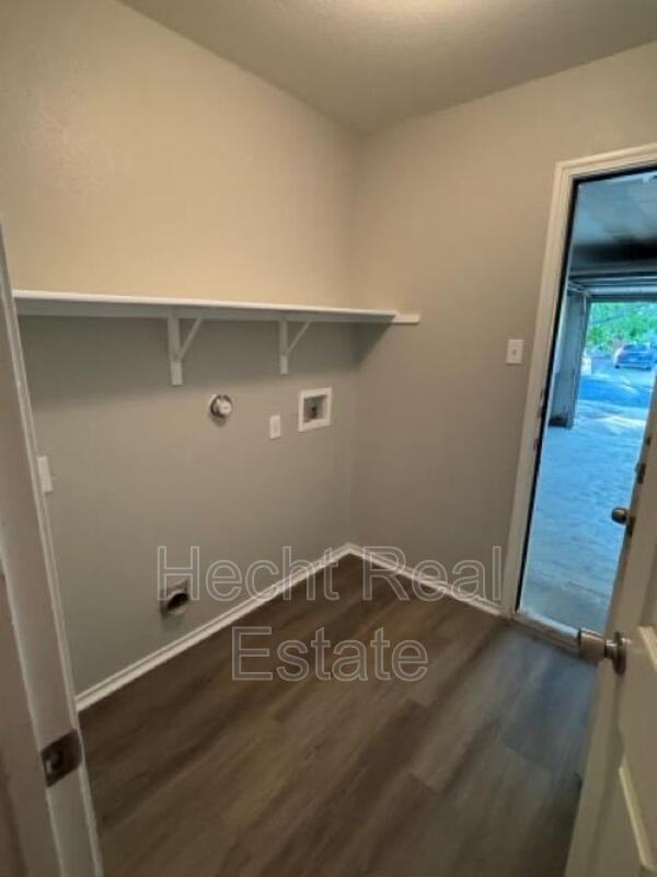 12309 Drummond Dr - Photo 4 of 10