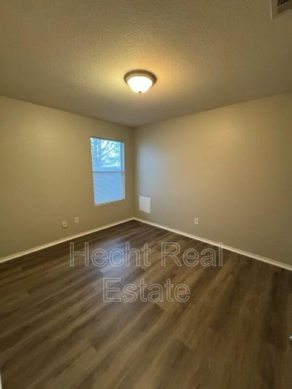 12309 Drummond Dr - Photo 5 of 10