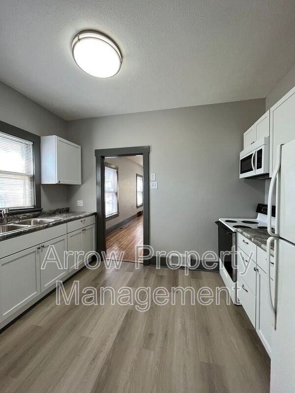 1524 N St - Photo 4 of 13