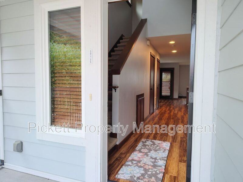 10715 Rhody Way - Photo 4 of 13