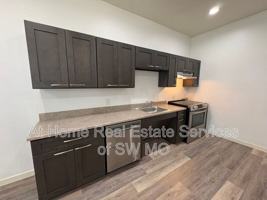 featured image of 2009 E Grand St #J