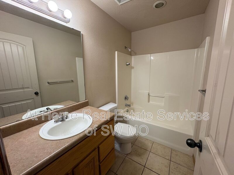 1534 E Kerr St - Photo 3 of 11