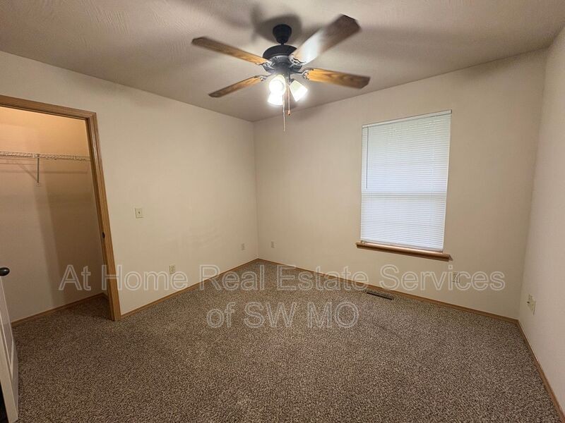 1534 E Kerr St - Photo 4 of 11