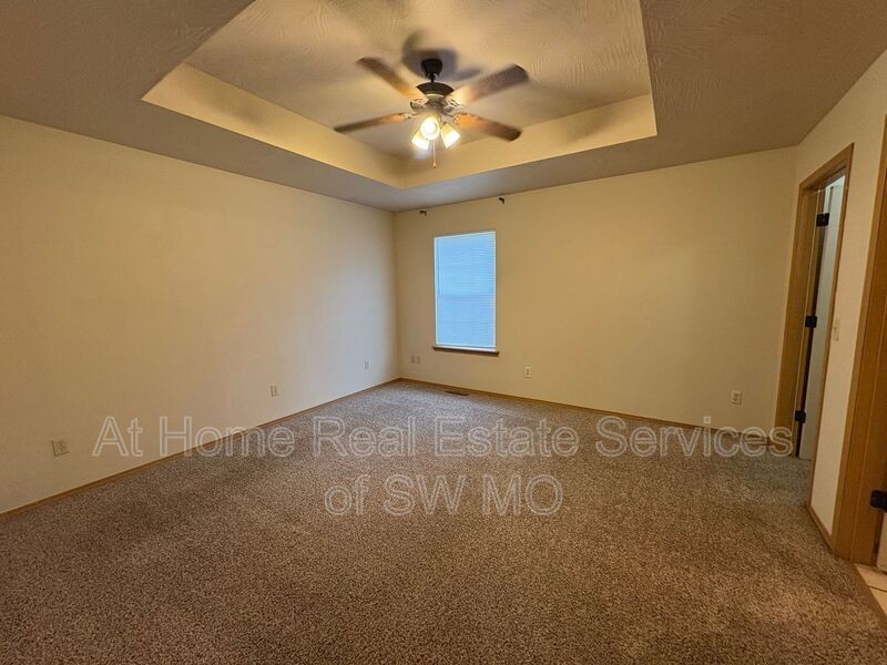1534 E Kerr St - Photo 6 of 11