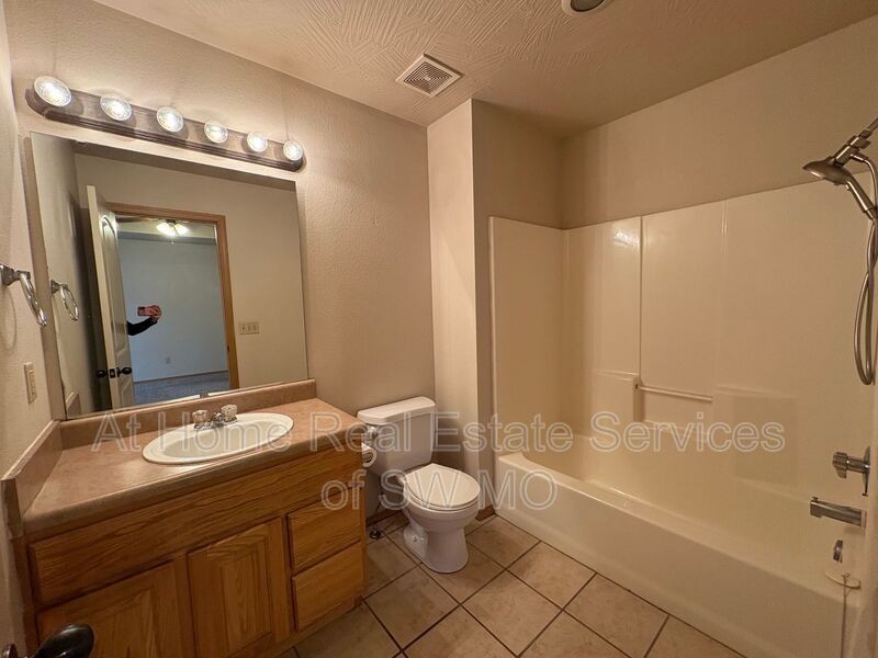 1534 E Kerr St - Photo 7 of 11