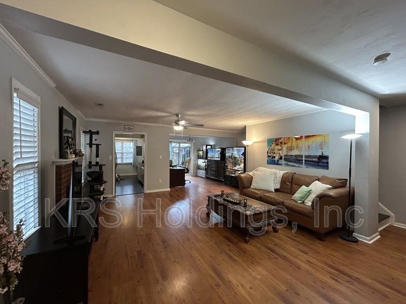 1275 Hillock Xing - Photo 2 of 14