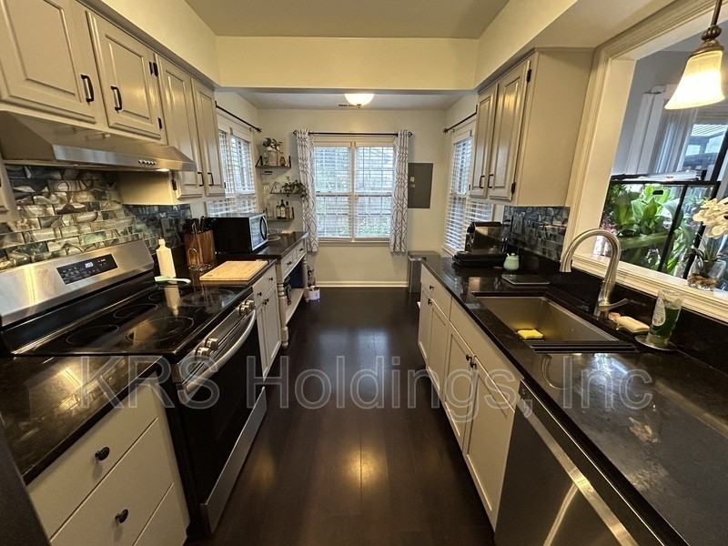 1275 Hillock Xing - Photo 4 of 14