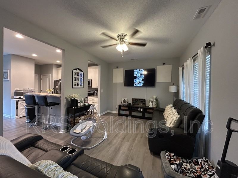 170 Tynes St - Photo 2 of 12