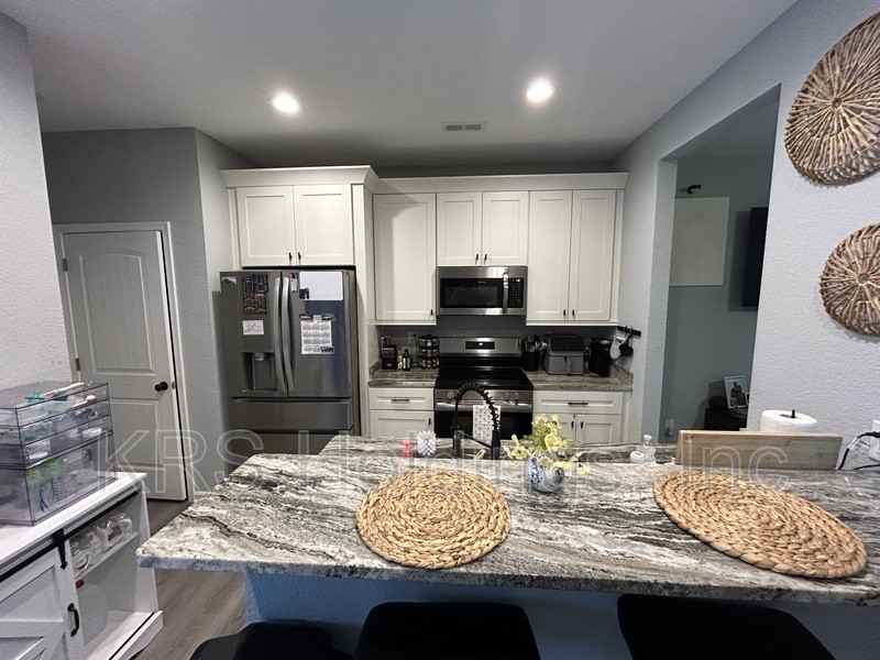 170 Tynes St - Photo 3 of 12