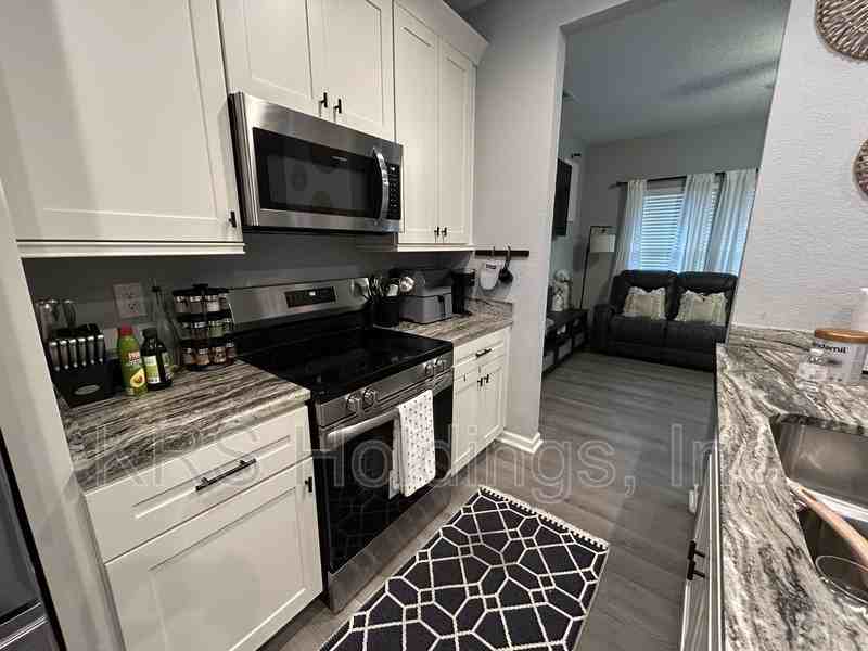 170 Tynes St - Photo 4 of 12