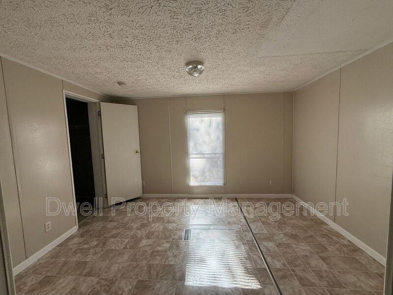 353 Barnhart Dr - Photo 3 of 15