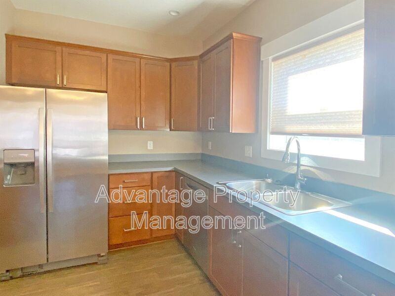 122 S 21st St - Photo 5 of 25