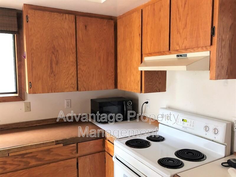 444 Nw 17th St - Photo 3 of 12