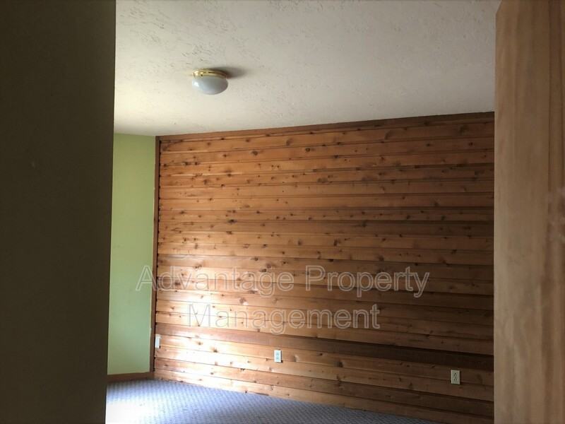 444 Nw 17th St - Photo 4 of 12