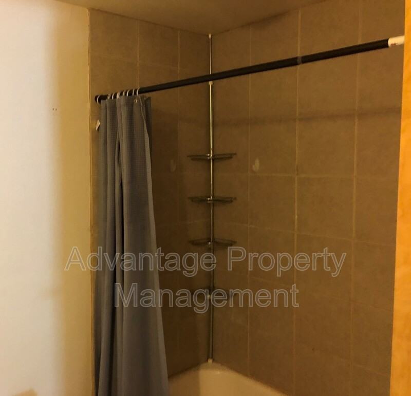 444 Nw 17th St - Photo 6 of 12