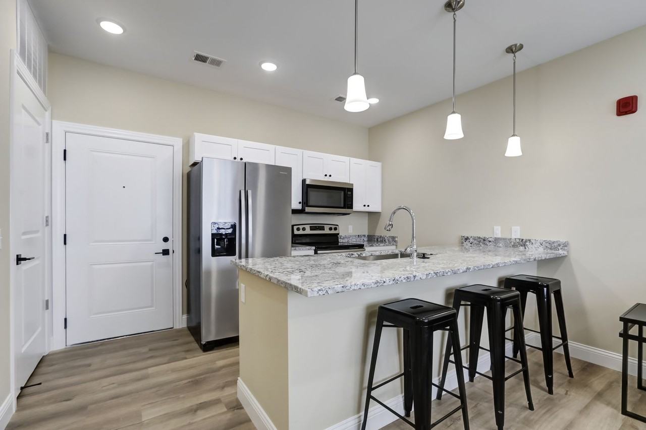 305 W Clark St - Photo 2 of 50