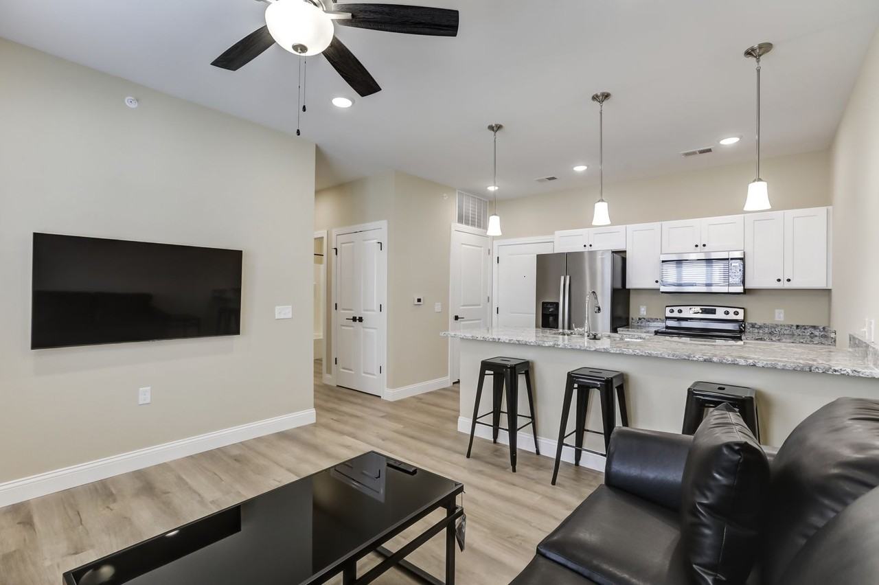 305 W Clark St - Photo 4 of 50