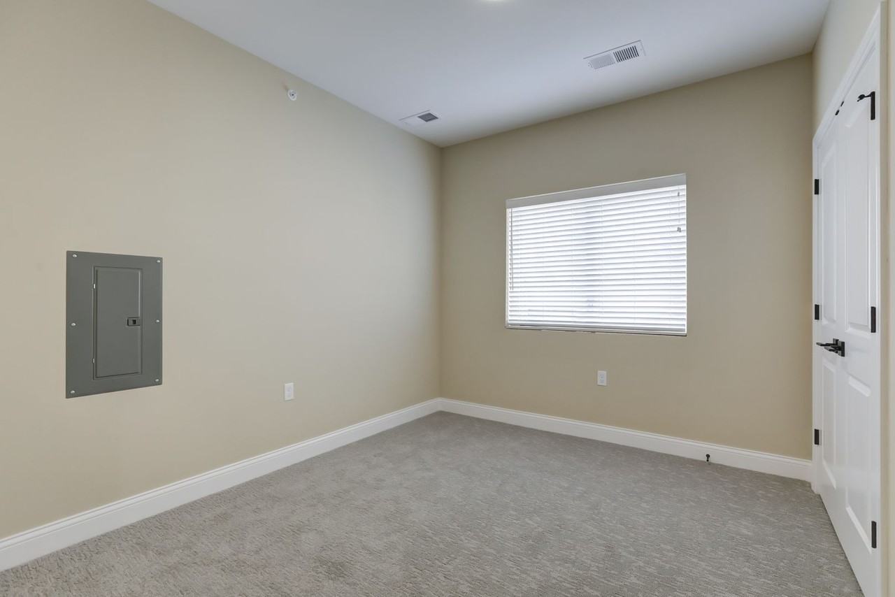 305 W Clark St - Photo 5 of 50