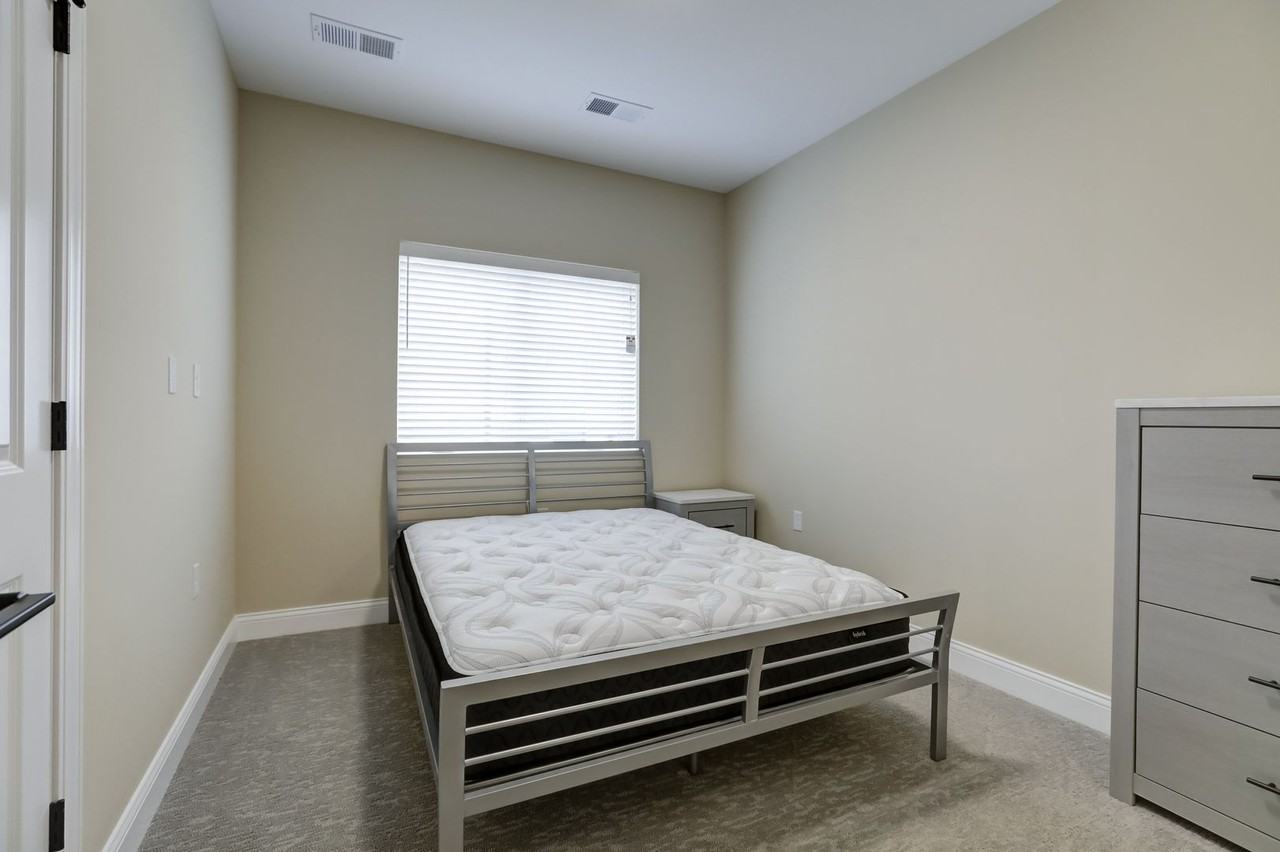 305 W Clark St - Photo 6 of 50