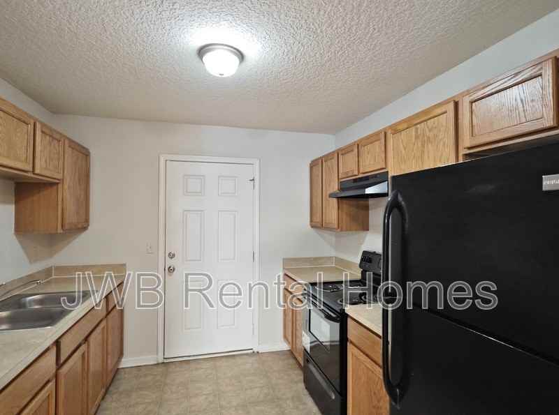 8432 Jasper Ave - Photo 2 of 8