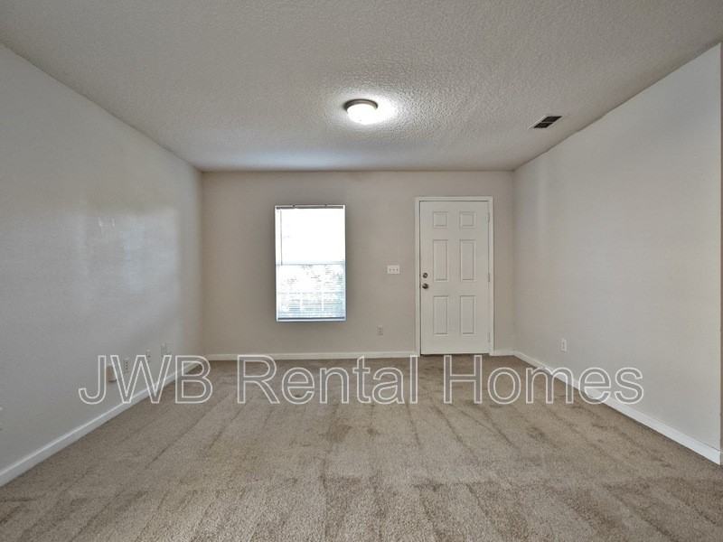 8432 Jasper Ave - Photo 4 of 8