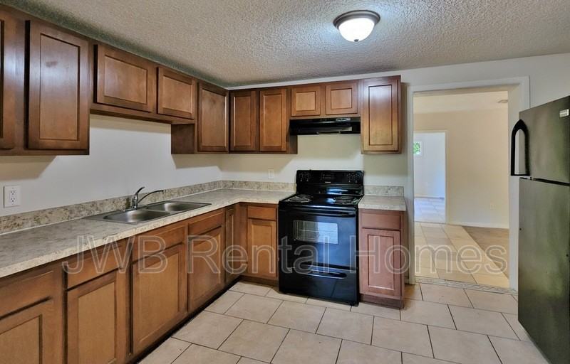 5758 Newberg Lane - Photo 3 of 8