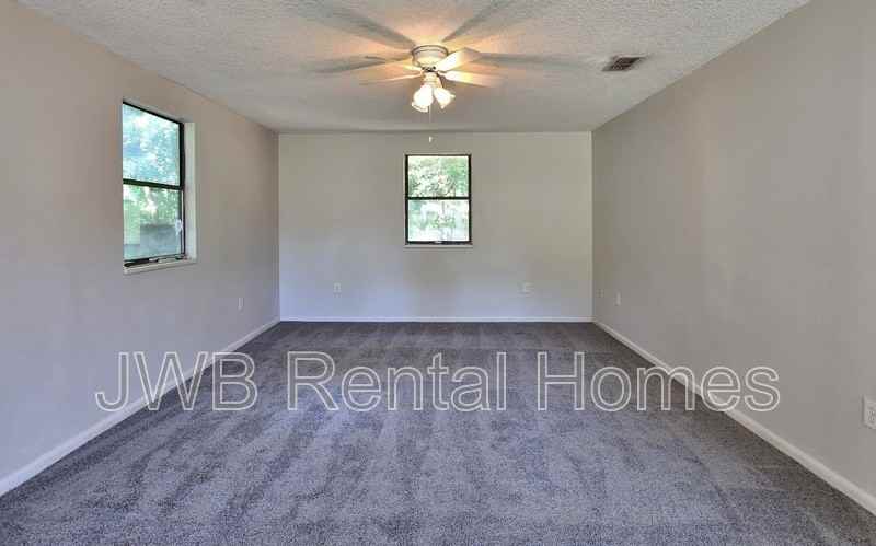 5758 Newberg Lane - Photo 6 of 8