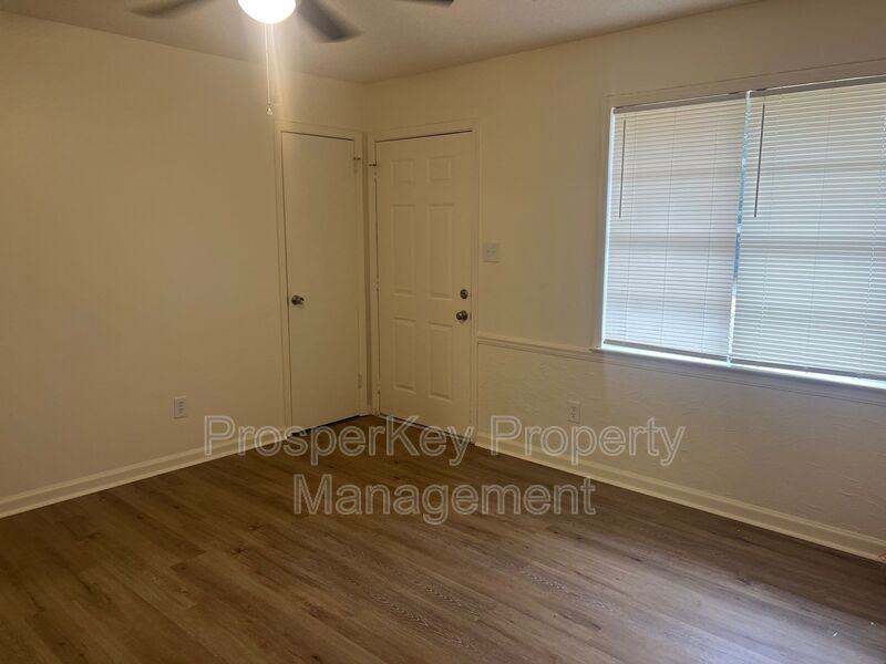 453 Pecan Tree Court - Photo 3 of 14