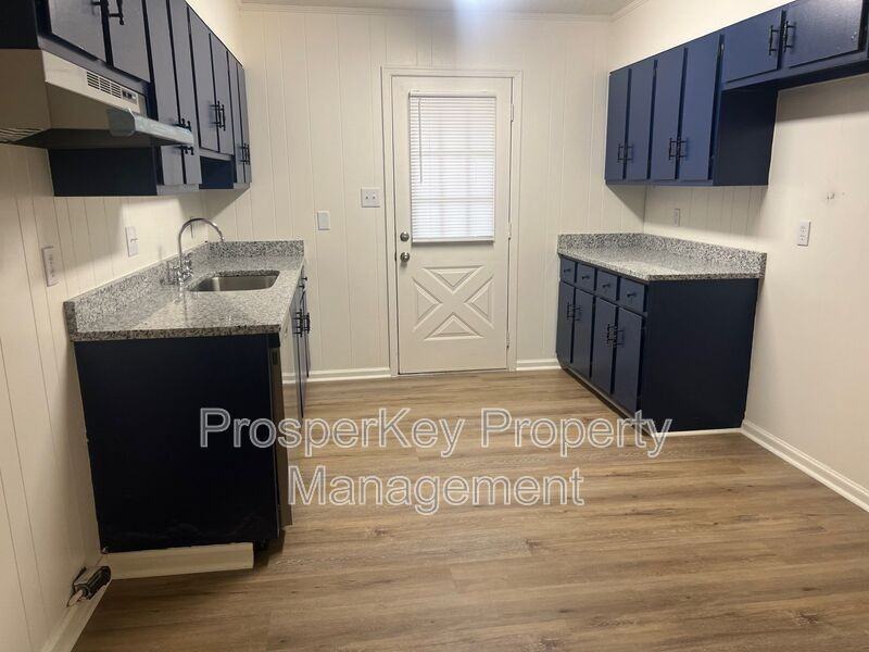 453 Pecan Tree Court - Photo 4 of 14