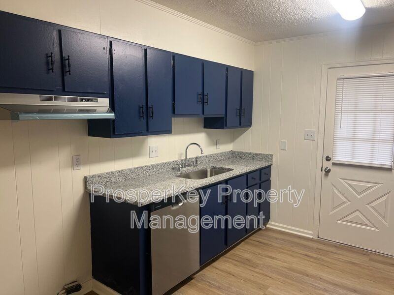 453 Pecan Tree Court - Photo 5 of 14