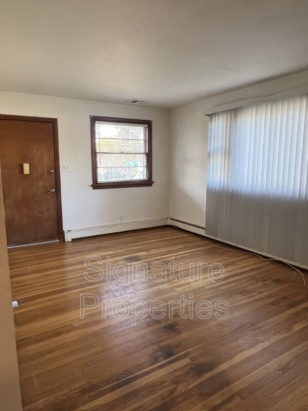135 N Oak Ave - Photo 2 of 10