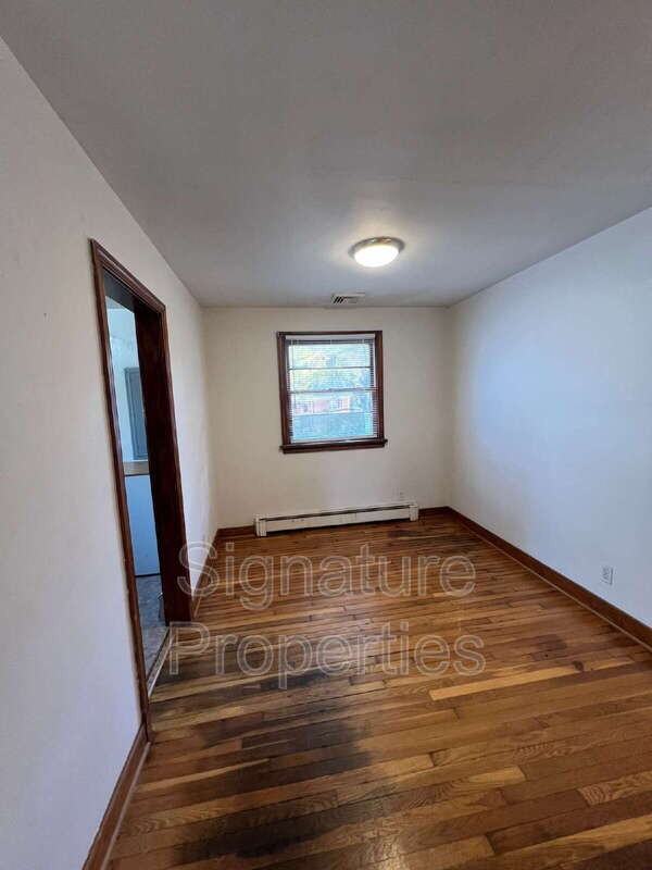 135 N Oak Ave - Photo 3 of 10