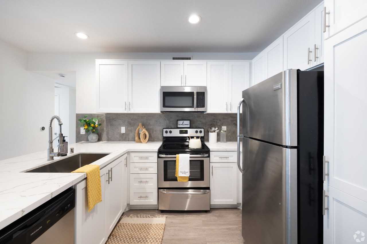 3400 Cahuenga Blvd Los Angeles, CA 90068 - Photo 2 of 18