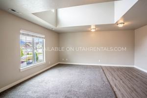 featured image of 1936 N Geneva Rd #204