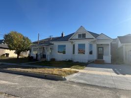 featured image of 215 W 5th St