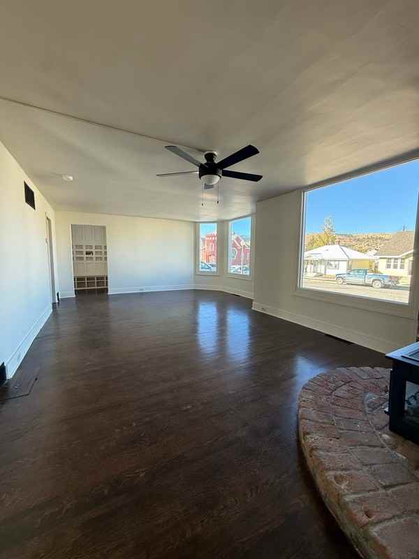 215 W 5th St - Photo 2 of 16