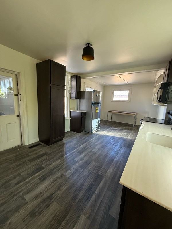 215 W 5th St - Photo 6 of 16