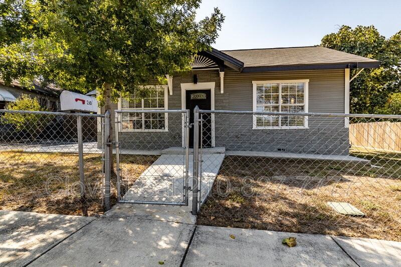 210 Dumoulin Avenue - Photo 4 of 38