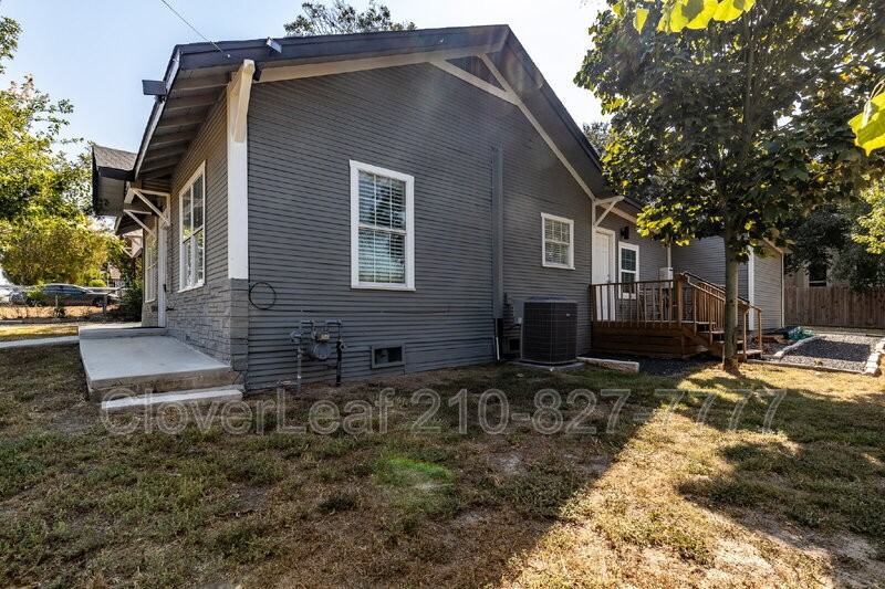 210 Dumoulin Avenue - Photo 5 of 38